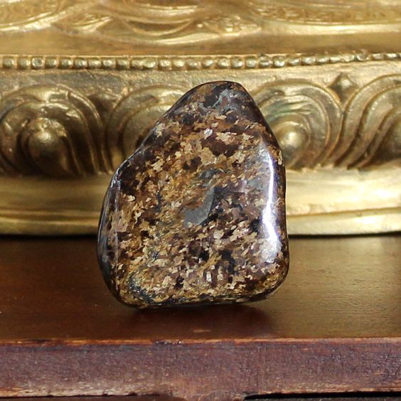 Bronzite meaning