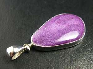 Stichtite pendant example