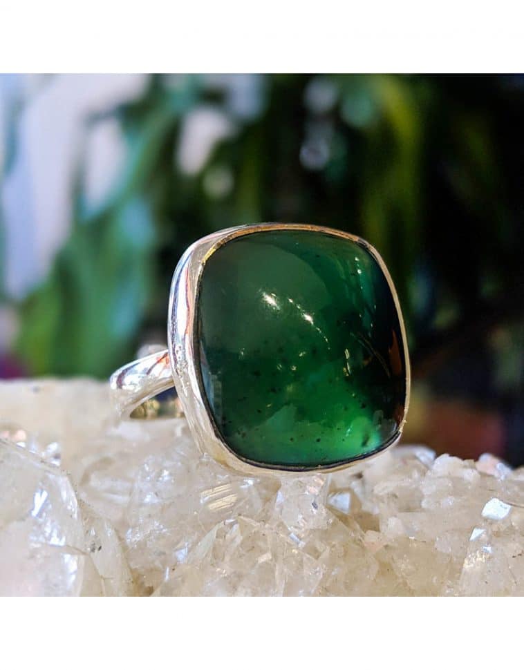 Nephrite-Jade: Meanings, Properties and Powers - The Complete Guide