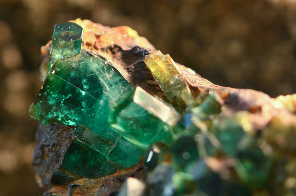 'A' Grade Emerald Heart 4th Chakra Rough Gemstone Raw Emerald Crystal Stone of Successful Love Marriage Stone